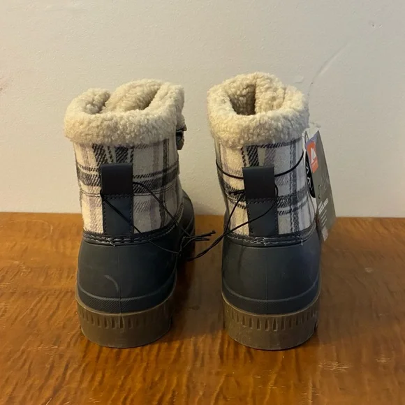 Women’s Winter Duck Boots, Size 7 - Picture 4 of 6